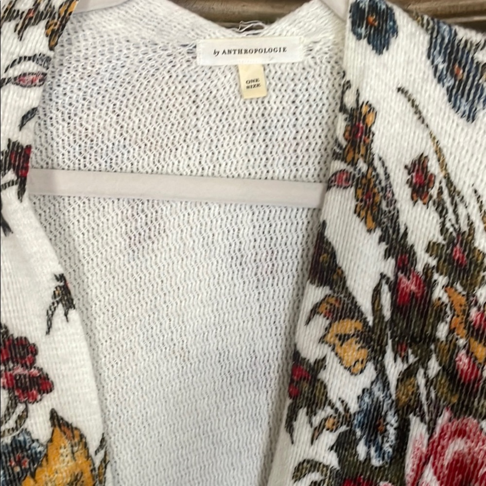 Anthropologie Floral White Sweter shawl with fringe